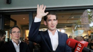 Президент Австрии отправил в отставку правительство Курца